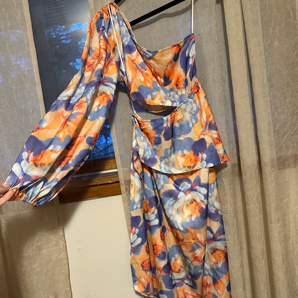 Pretty little thing Floral One-Shoulder Dress with Cutouts